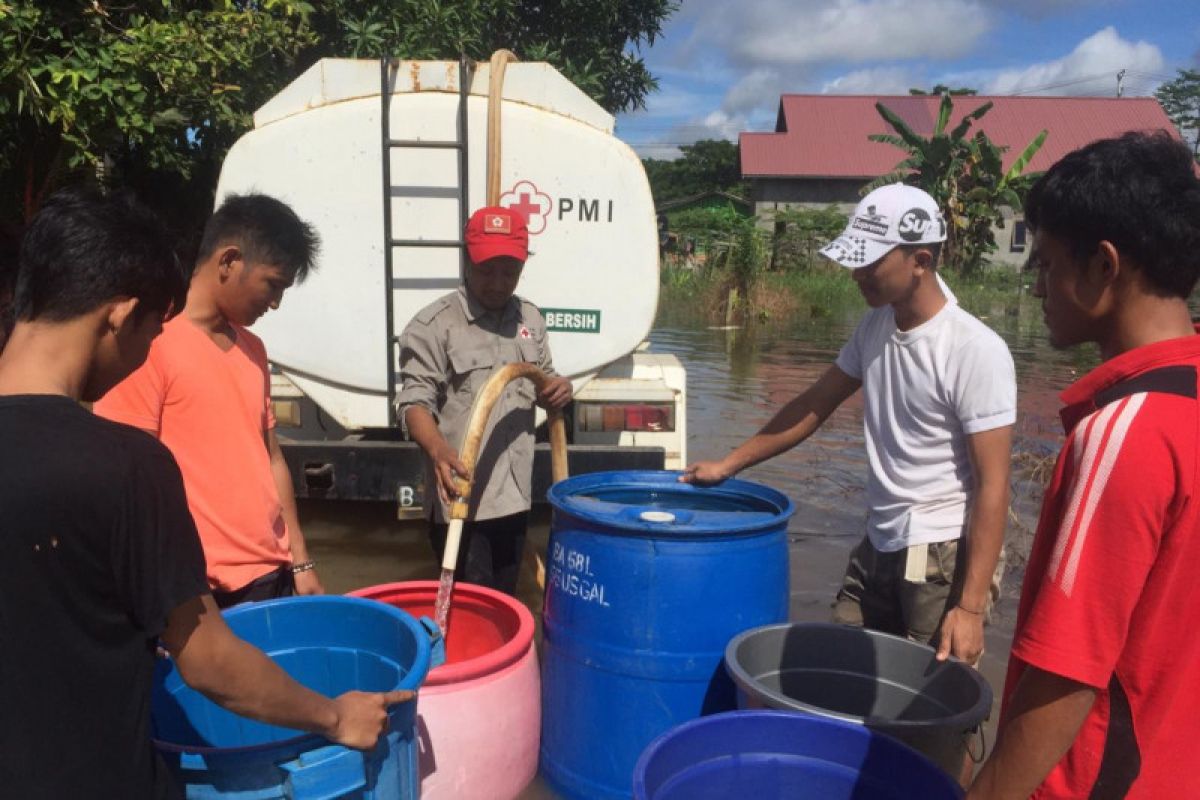 PMI Kaltim salurkan air bersih bagi korban banjir