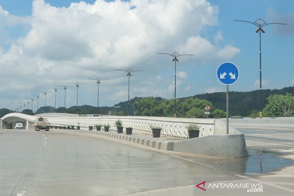 Pipa air bersih di Flyover Laluan Madani rusak