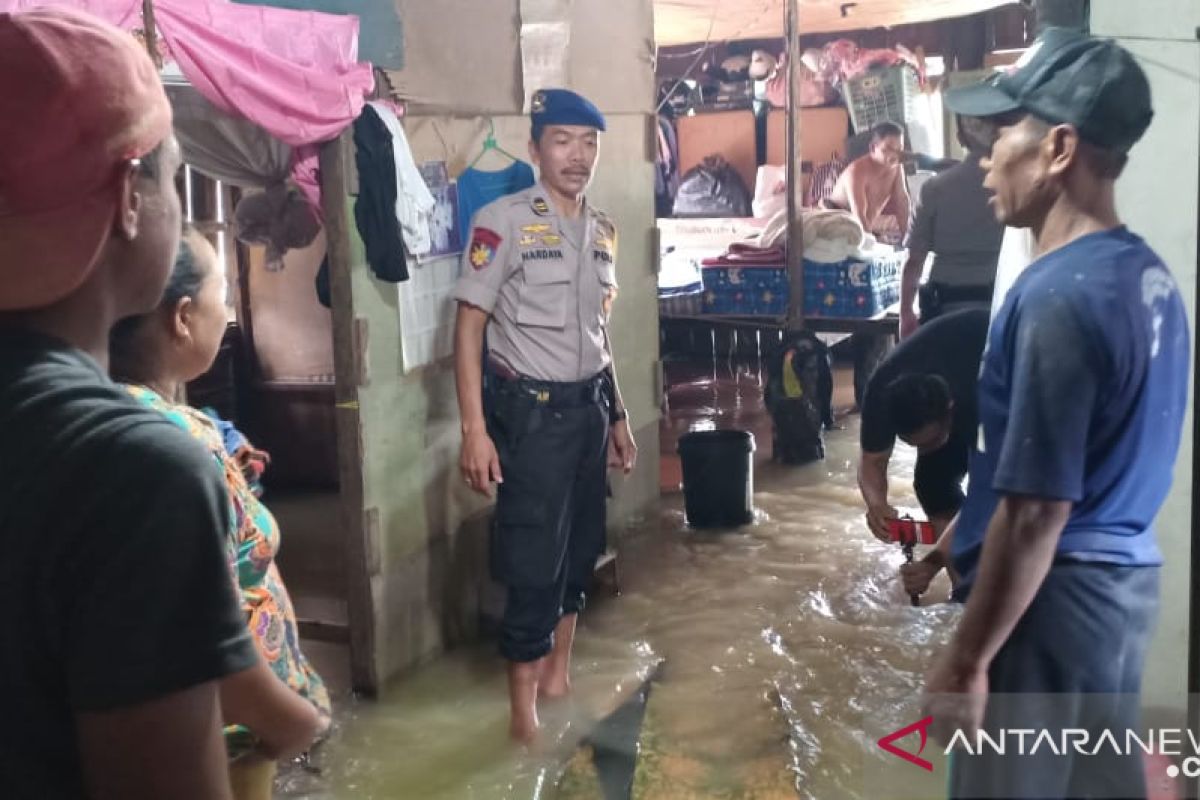 Satpolairud evakuasi warga terdampak banjir di Tanah Bumbu