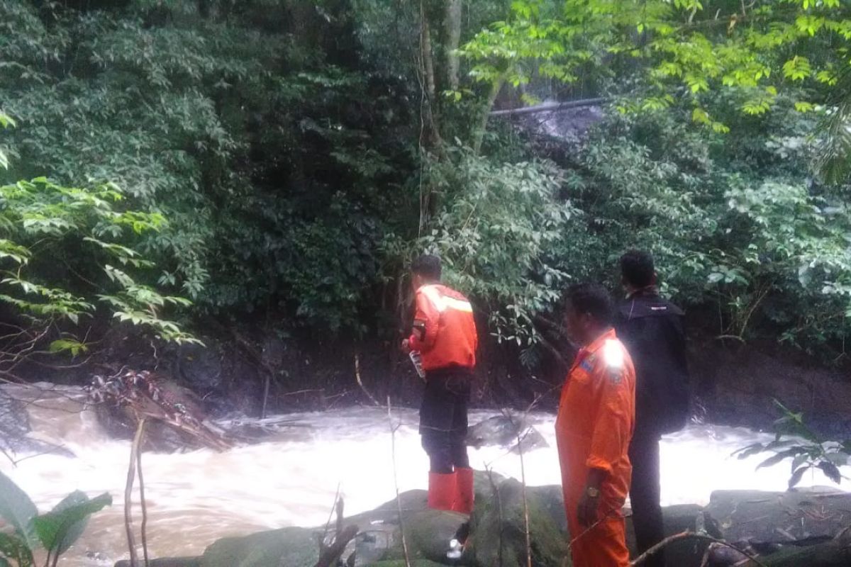 Mobil masuk juang di Agam, pencarian korban dilanjutkan pagi ini