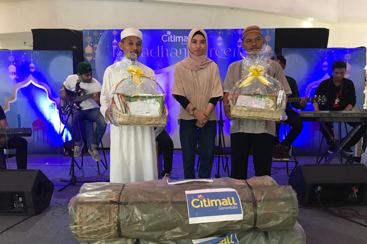 Citimall Gorontalo donasikan perlengkapan Shalat dan Alquran