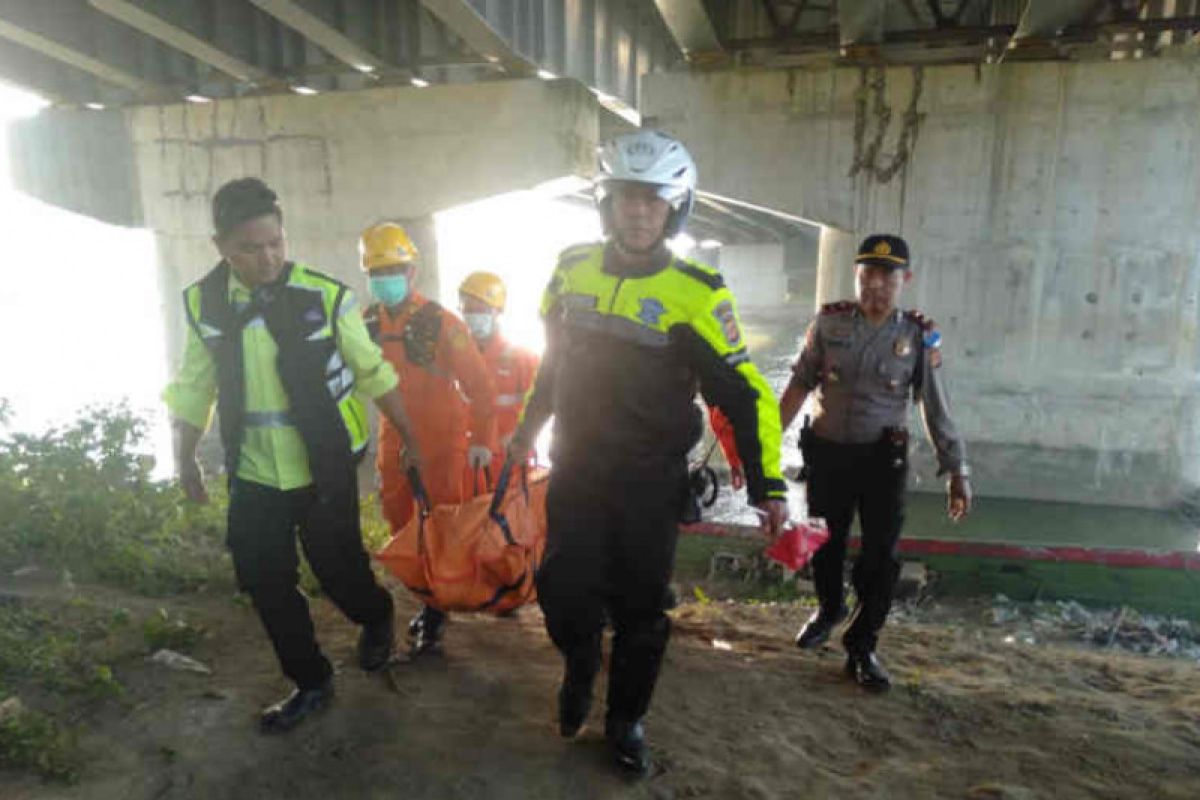 Pemudik tewas terjatuh dari Jembatan Cimanuk Tol Cipali