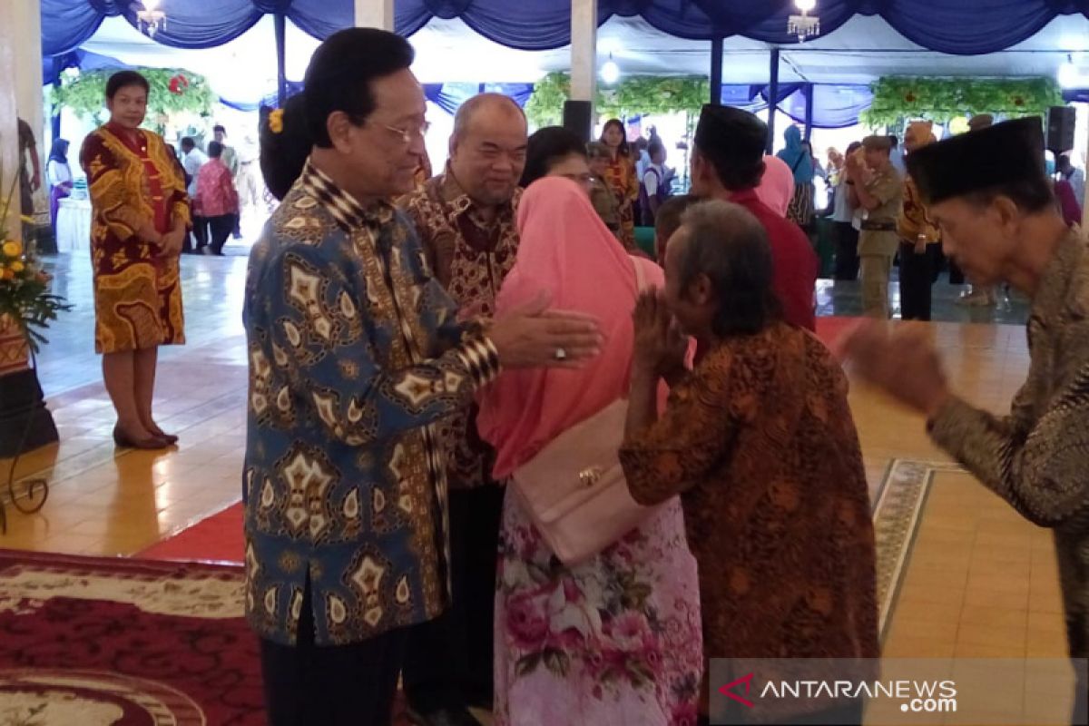 Ribuan warga menghadiri "open house" Sultan HB X di Kepatihan