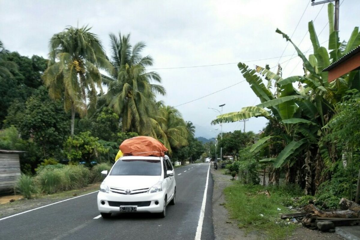 Arus balik asal Sumbar pada H+5 di perbatasan Pekanbaru - Kampar ramai lancar