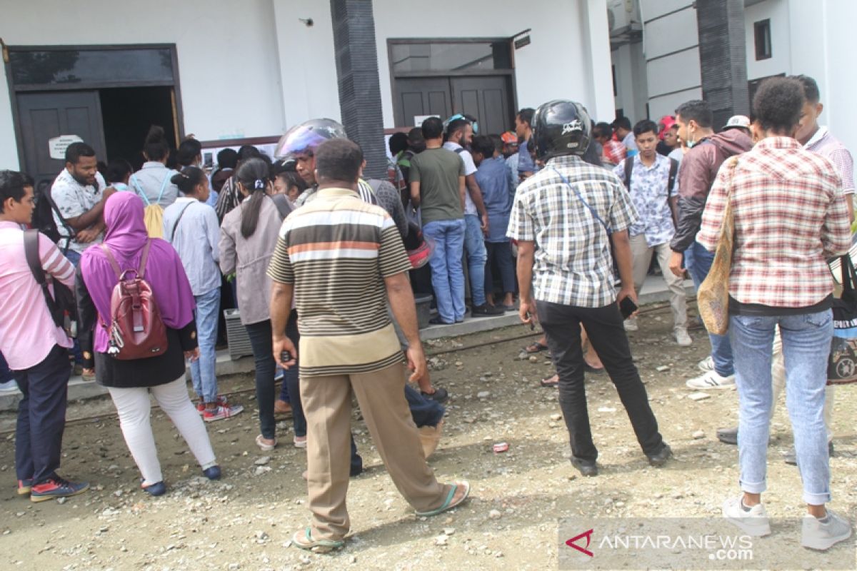 Dua ratusan pencari kerja padati kantor BKPP Kota Jayapura