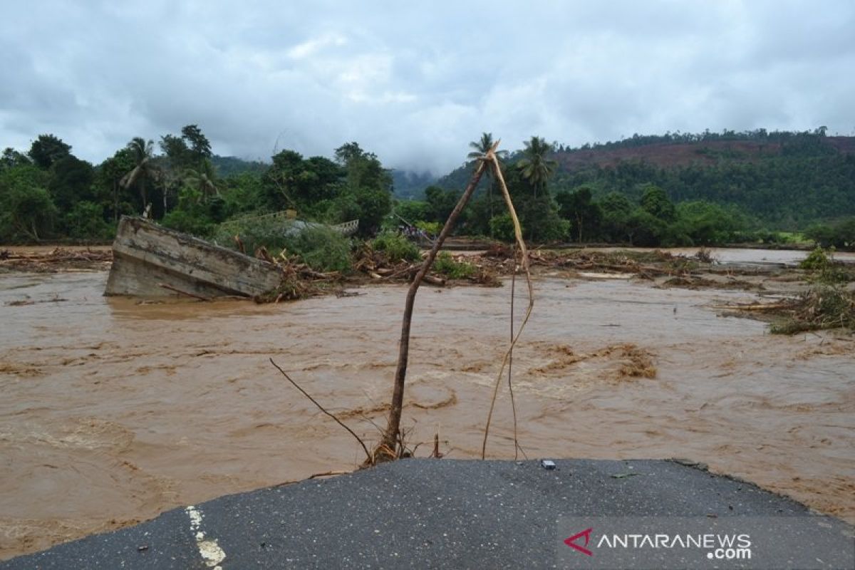 Dua warga korban banjir Morowali hingga Selasa malam belum ditemukan