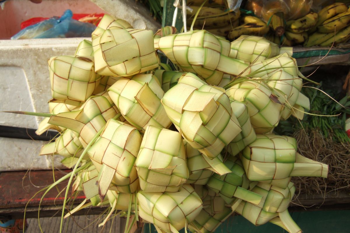 Bupati Hamim apresiasi kreatifitas perayaan Lebaran Ketupat di Pauwo-Tumbihe