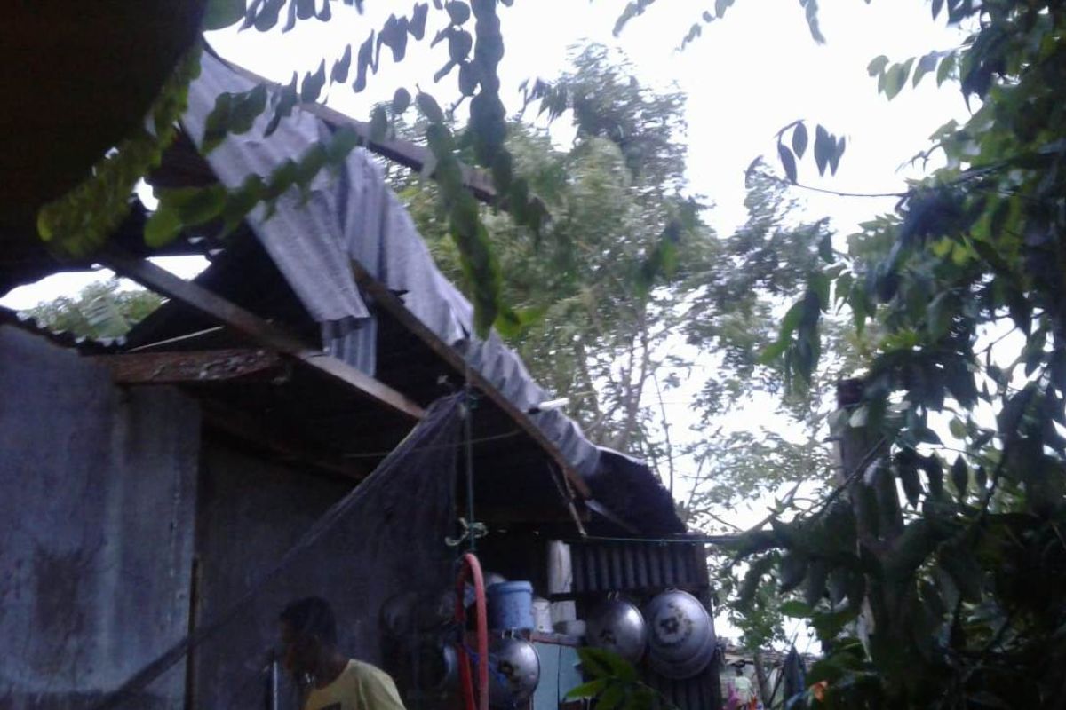 Angin kecang di Aceh Utara porak-porandakan sejumlah rumah