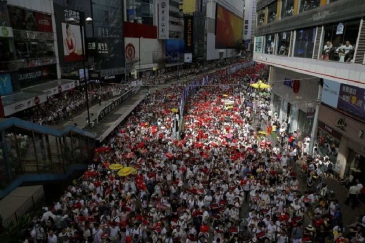 Ratusan ribu orang di Hong Kong turun ke jalan protes hukum ekstradisi China