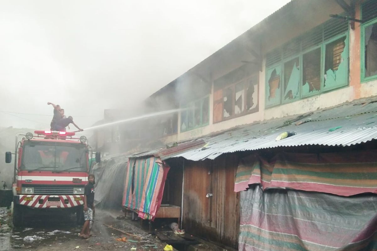 Pasar Inpres Lhokseumawe kebakaran dan belasan kios nyaris hangus