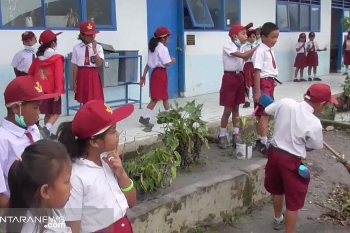 Pascaerupsi Sinabung, siswa SD di kaki gunung butuh masker