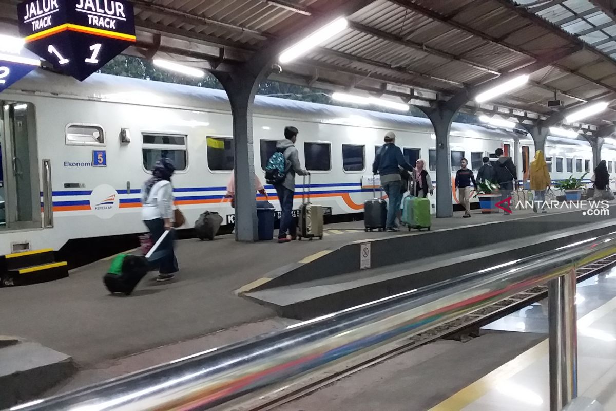 Jumlah penumpang arus balik Lebaran di Stasiun Jember masih tinggi