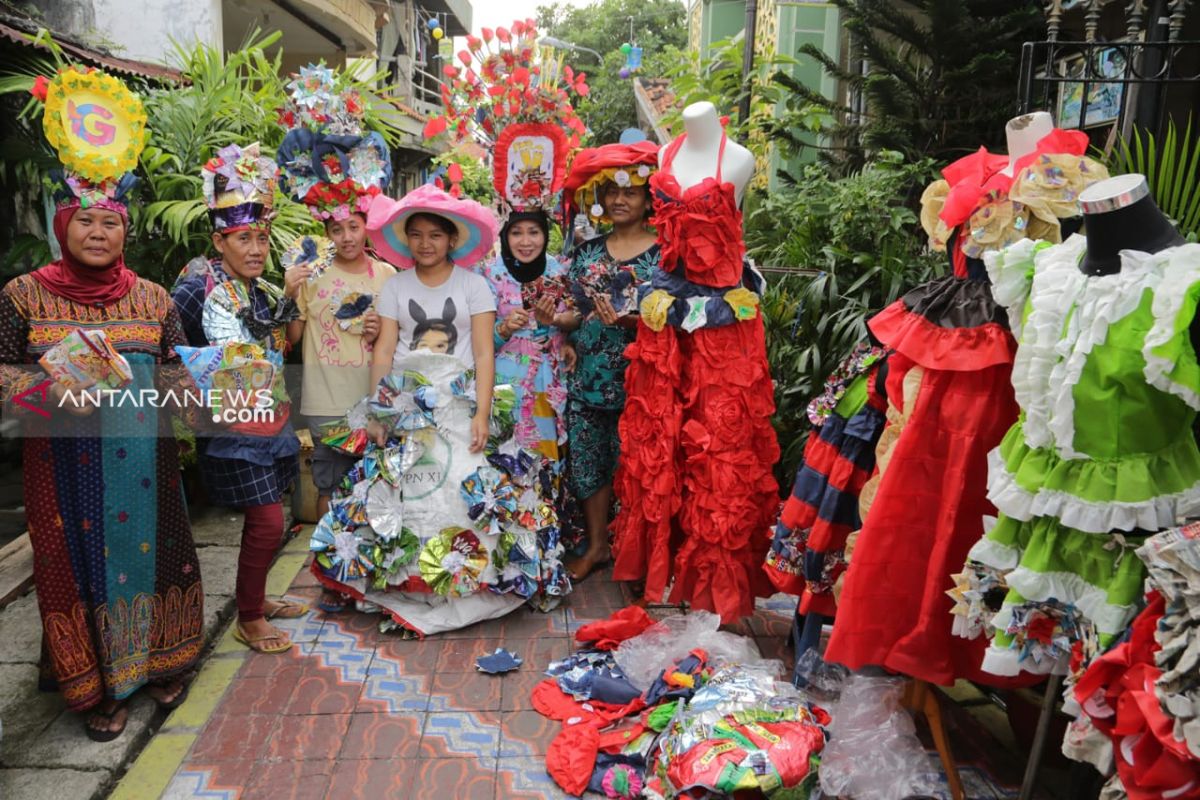 Wali Kota Surabaya paparkan strategi daur ulang sampah di Perancis