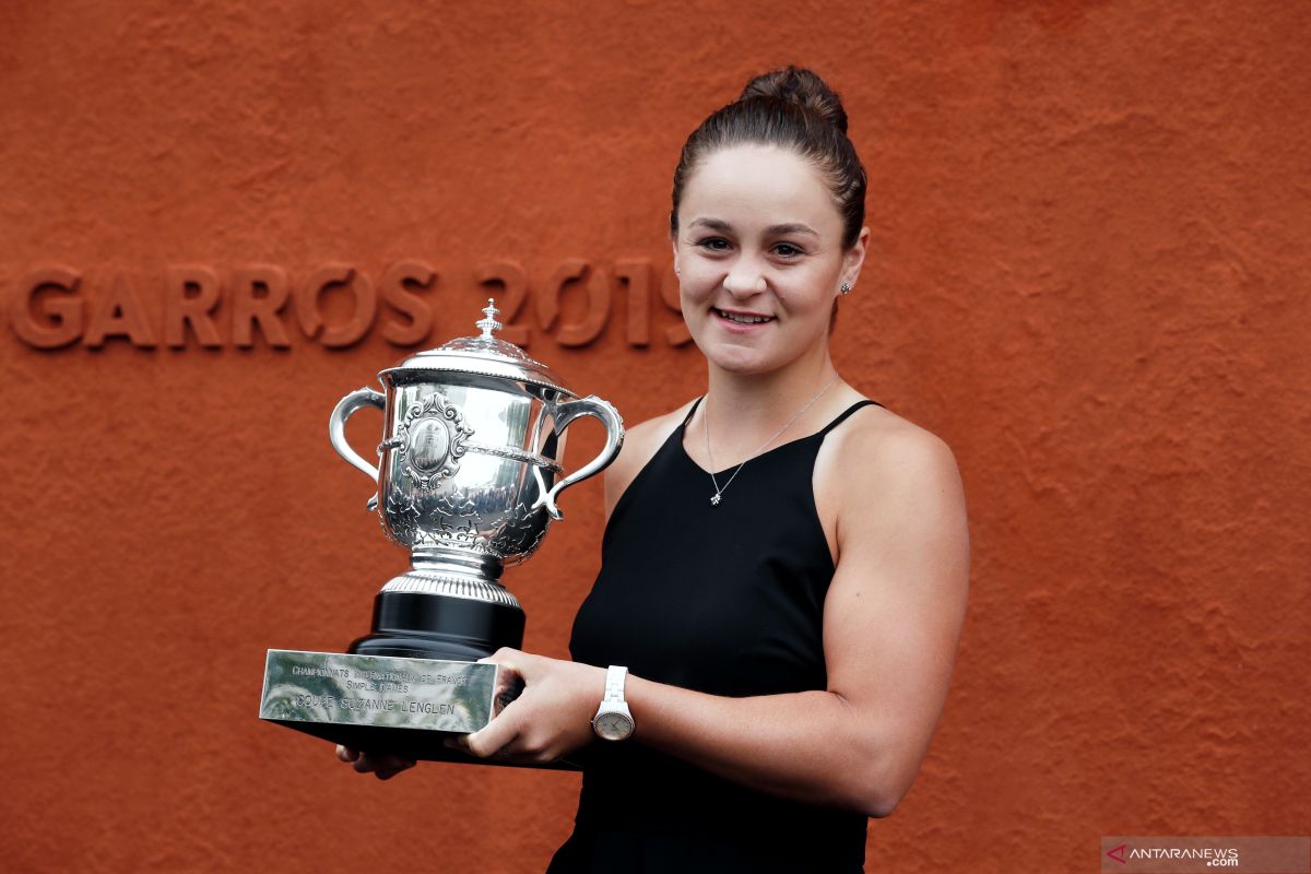 Barty menang di lapangan rumput Birmingham Classic