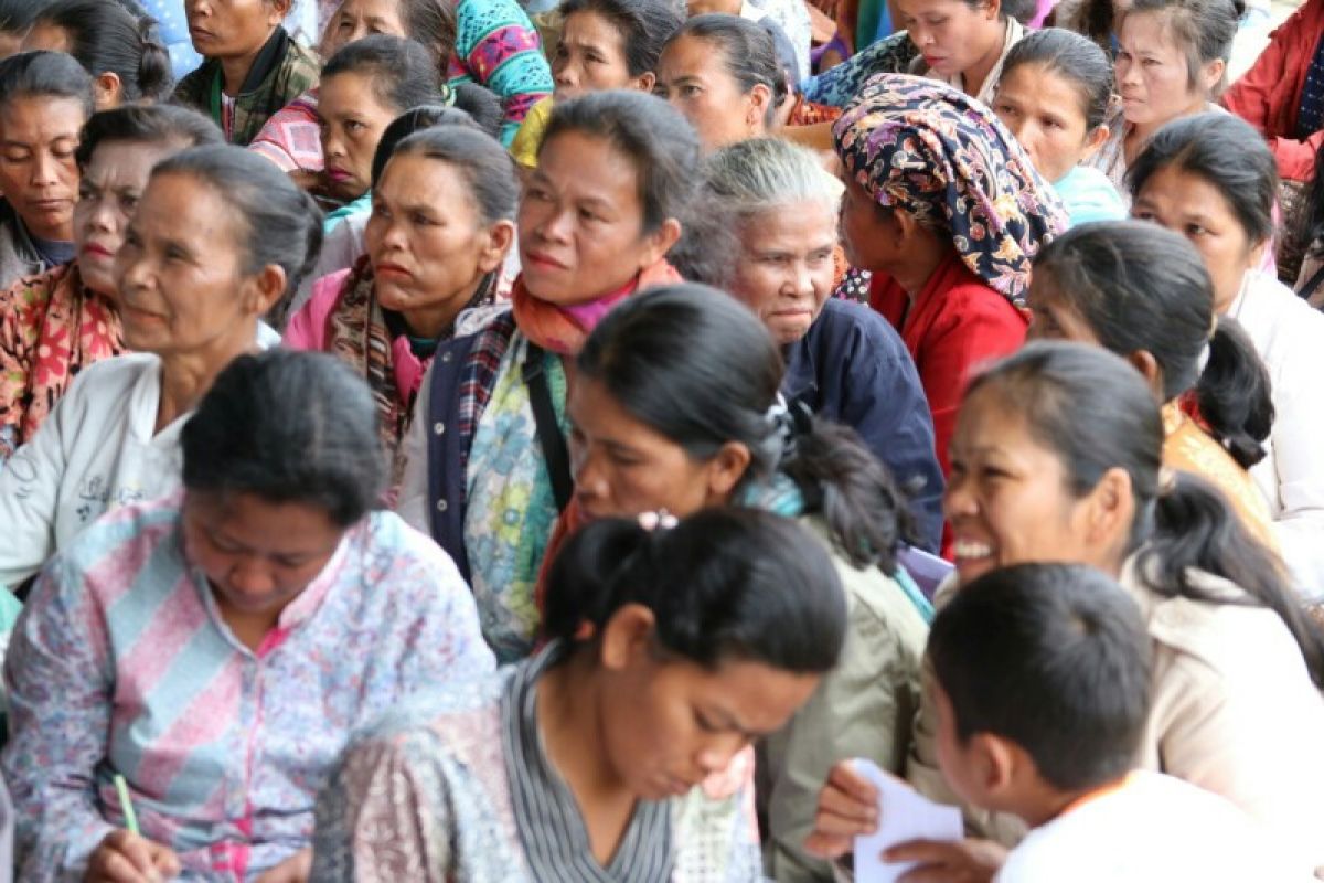 Kartu pengganti raskin untuk warga kurang mampu di Ronggur Nihuta Samosir