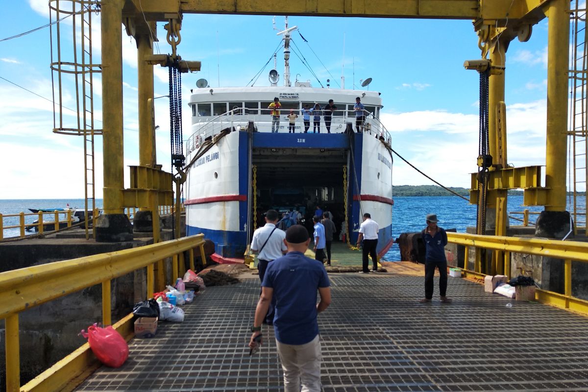 170 penumpang  arus balik diberangkatkan dari Pelabuhan Simboro Mamuju