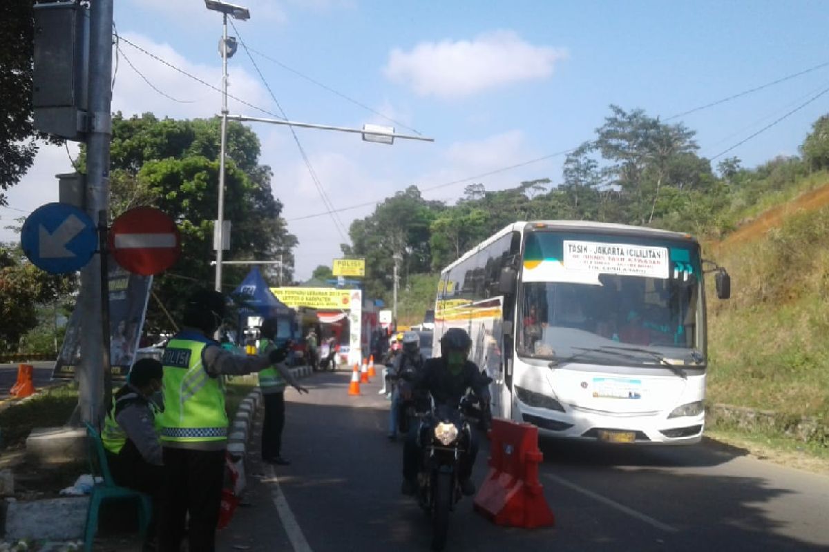 Arus lalu lintas di jalur Tasikmalaya masih ramai