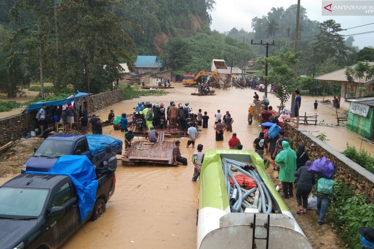 Jalur menuju Konawe Utara tersendat akibat banjir