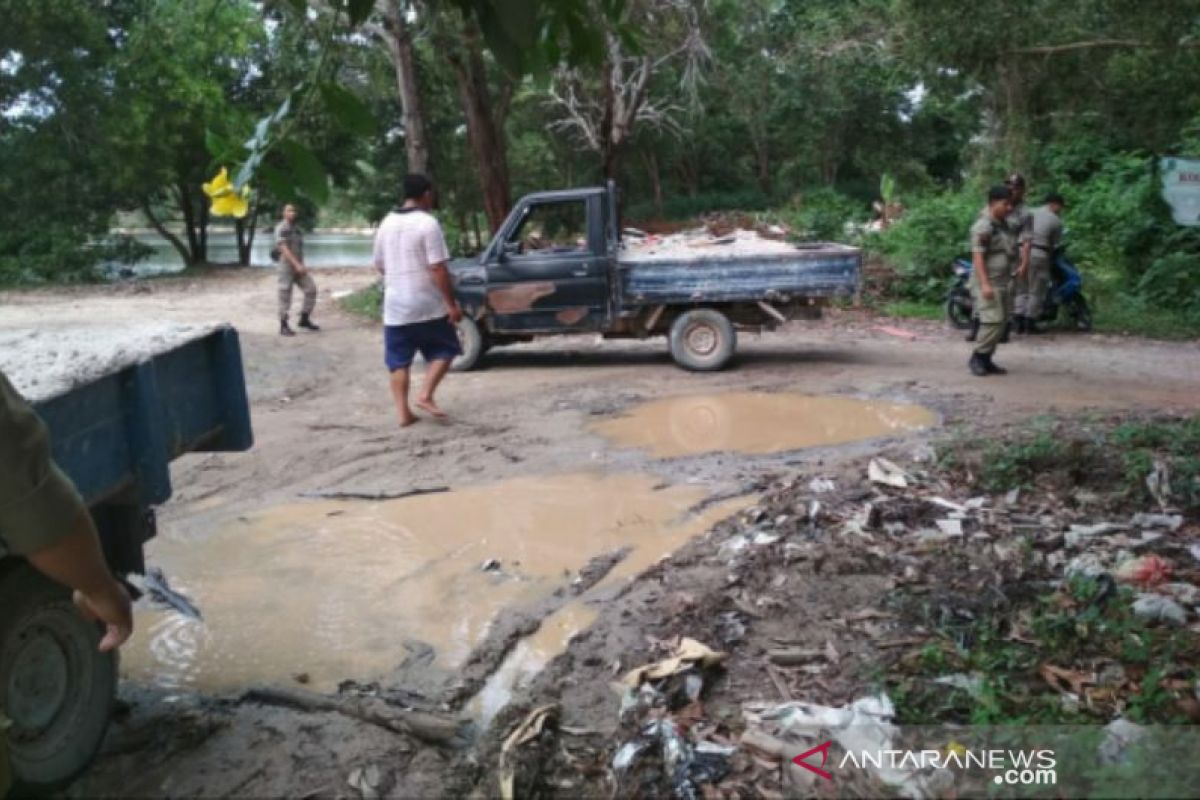 Resahkan masyarakat, Satpol PP Babel tertibkan aktivitas pengerukan pasir