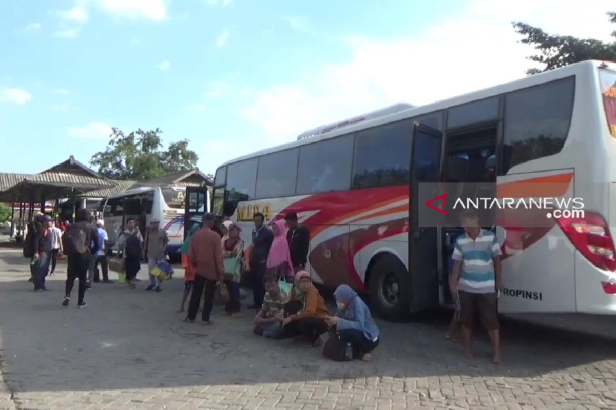 Arus balik di Terminal Ngawi masih ramai