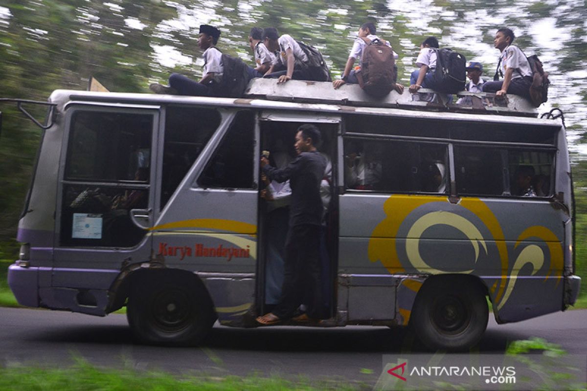Organda DKI berkoordinasi dengan polisi hindari remaja naik atap bus