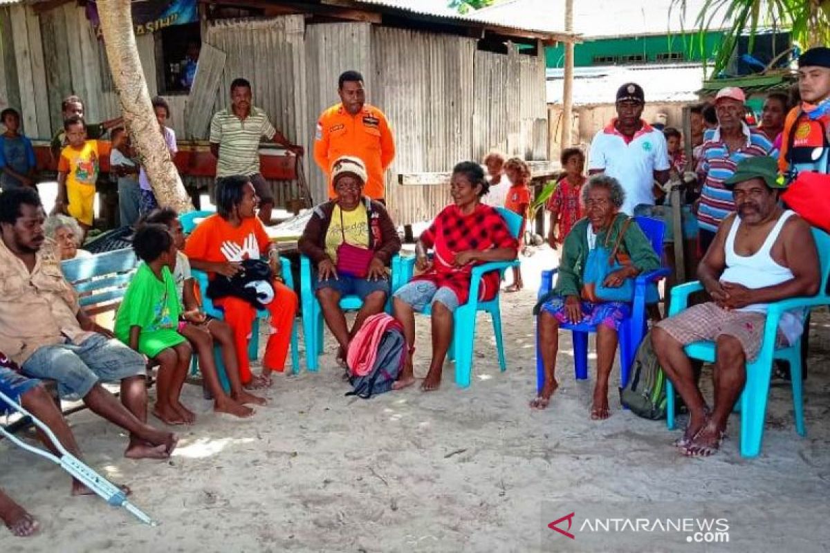 Basarnas evakuasi 9 korban selamat perahu jhonson ke Amyas Supiori