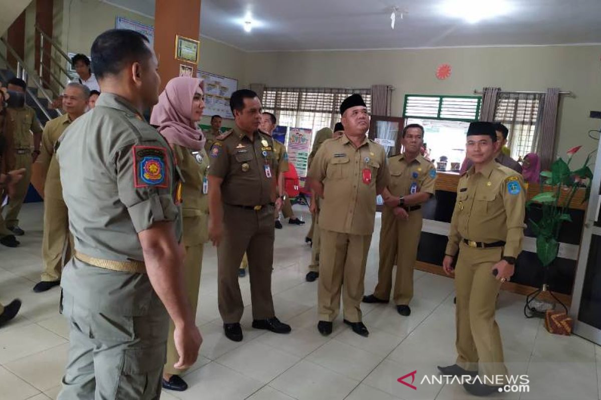 Bupati Bangka sidak ASN di enam kecamatan