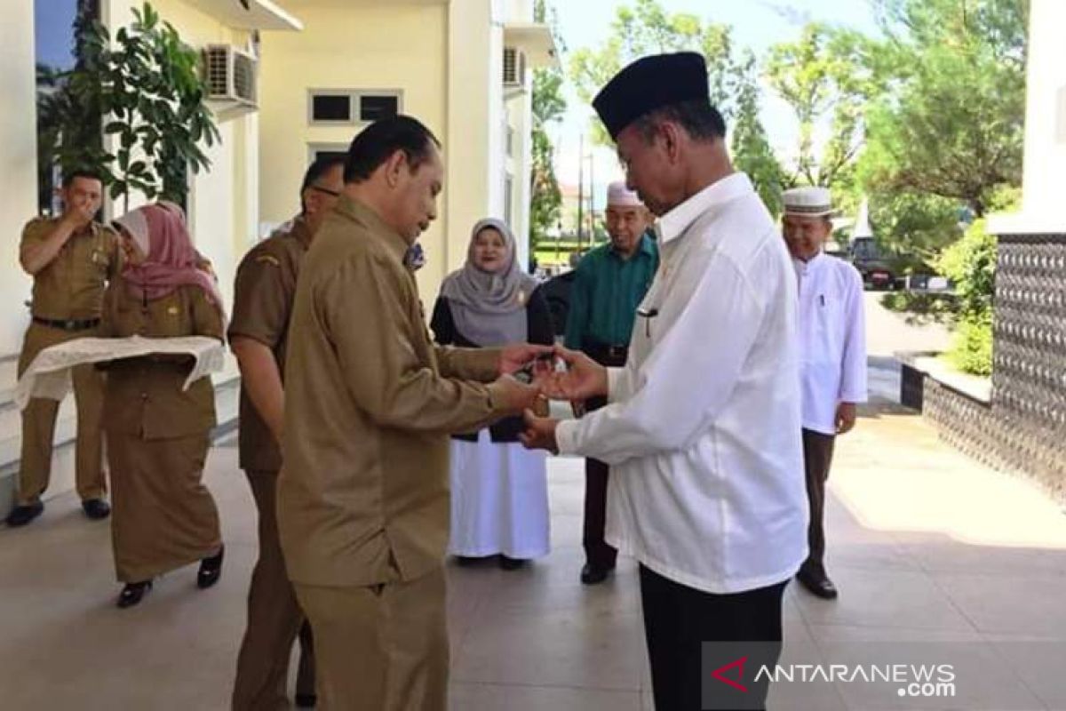 Pemkot Solok serahkan mobil operasional Baznas