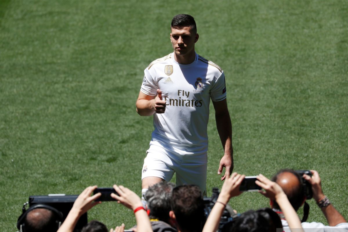 Luka Jovic ingin bermain bersama Benzema