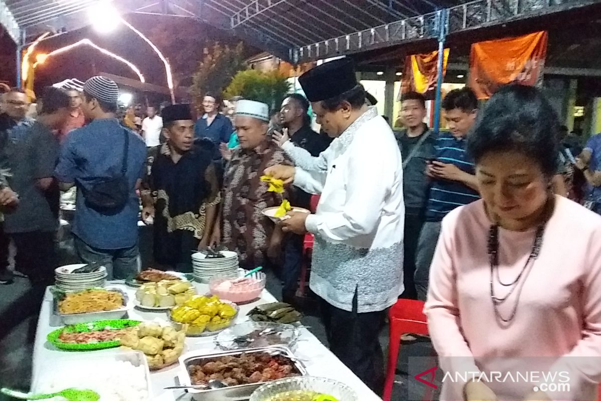 Bupati: Hari raya ketupat pererat silaturahim di Sangihe