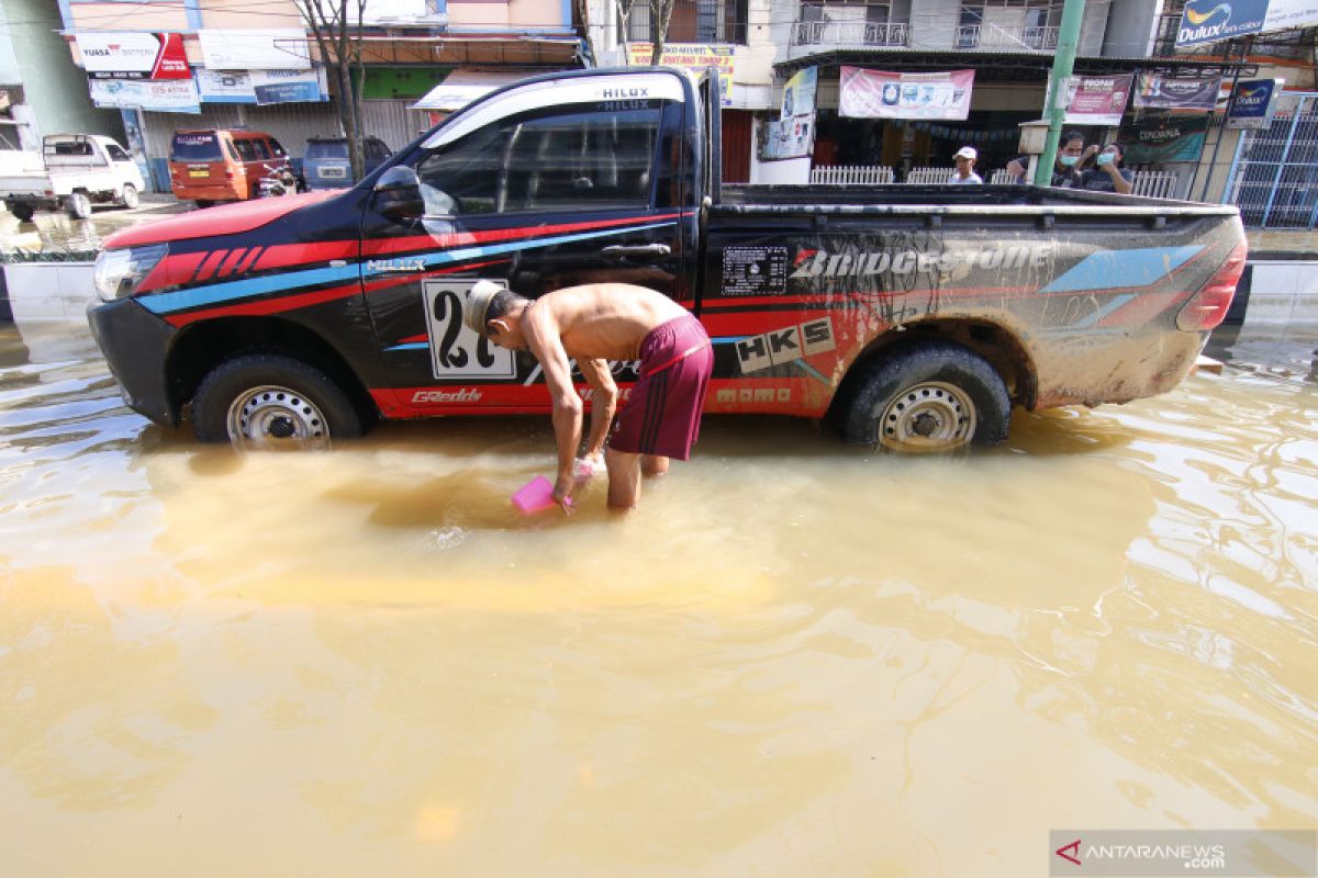 Wilayah banjir  di Samarinda pulih dari pemadaman listrik