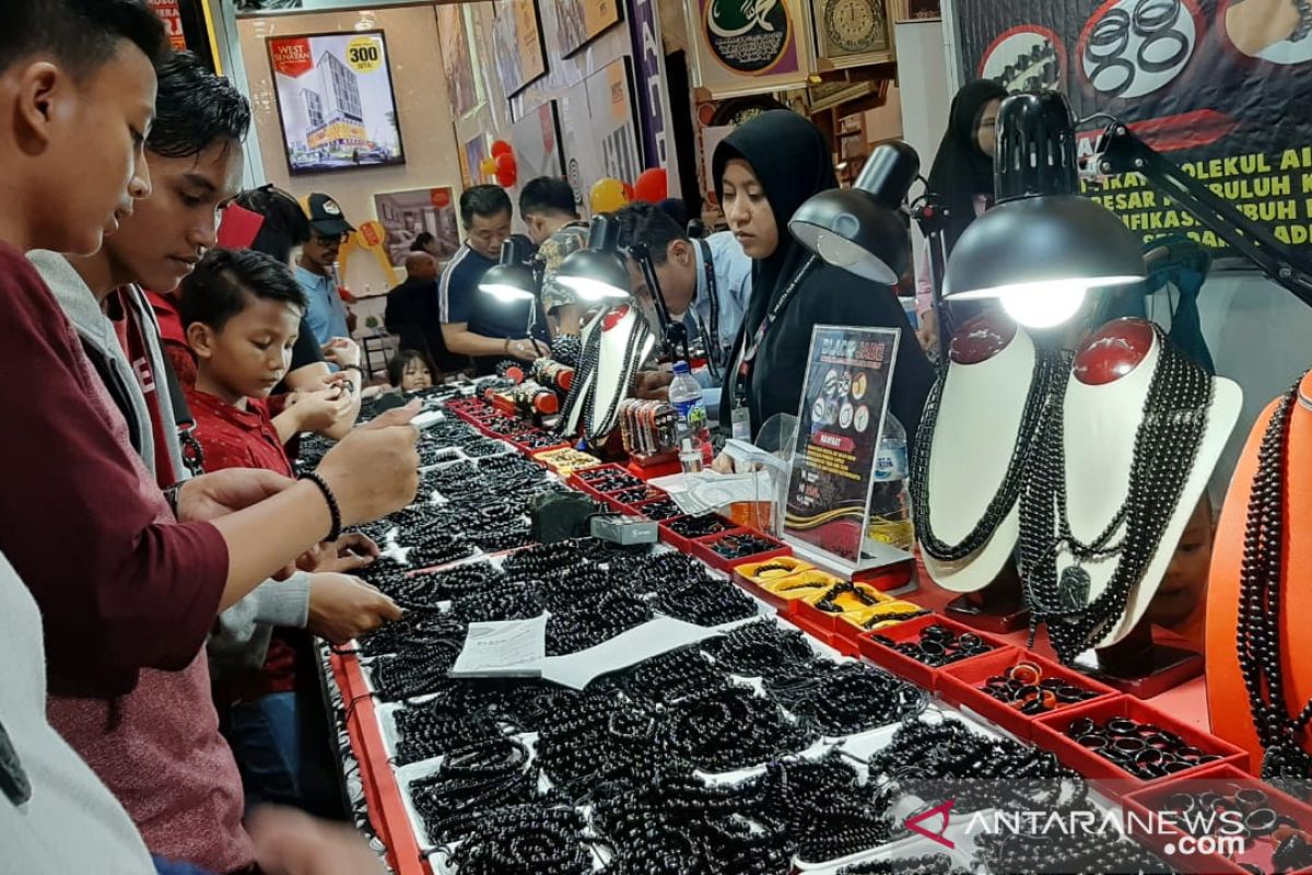 Batu akik "Black Jade" masih menjadi primadona