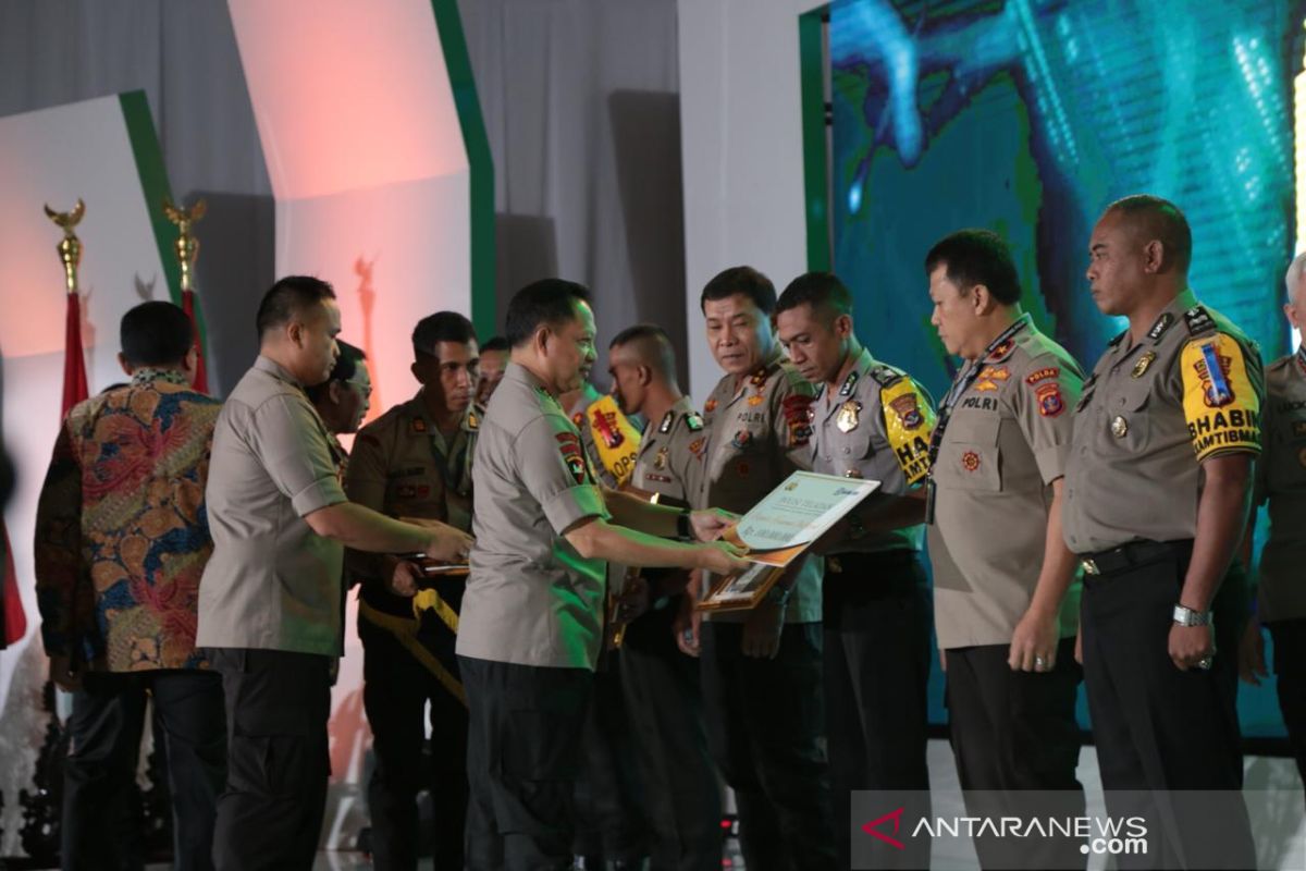 Bripka Bastian Tuhuteru  terpilih jadi polisi teladan 2019