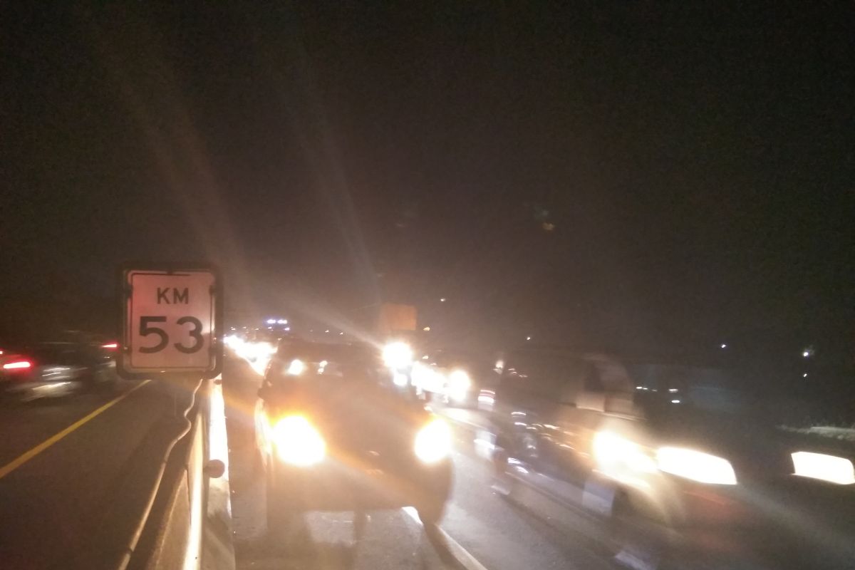 Lima kendaraan terlibat kecelakaan beruntun di Tol Japek