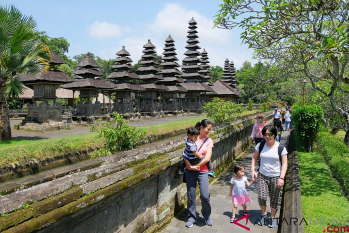 WNA di Bali beraktivitas tanpa gunakan masker