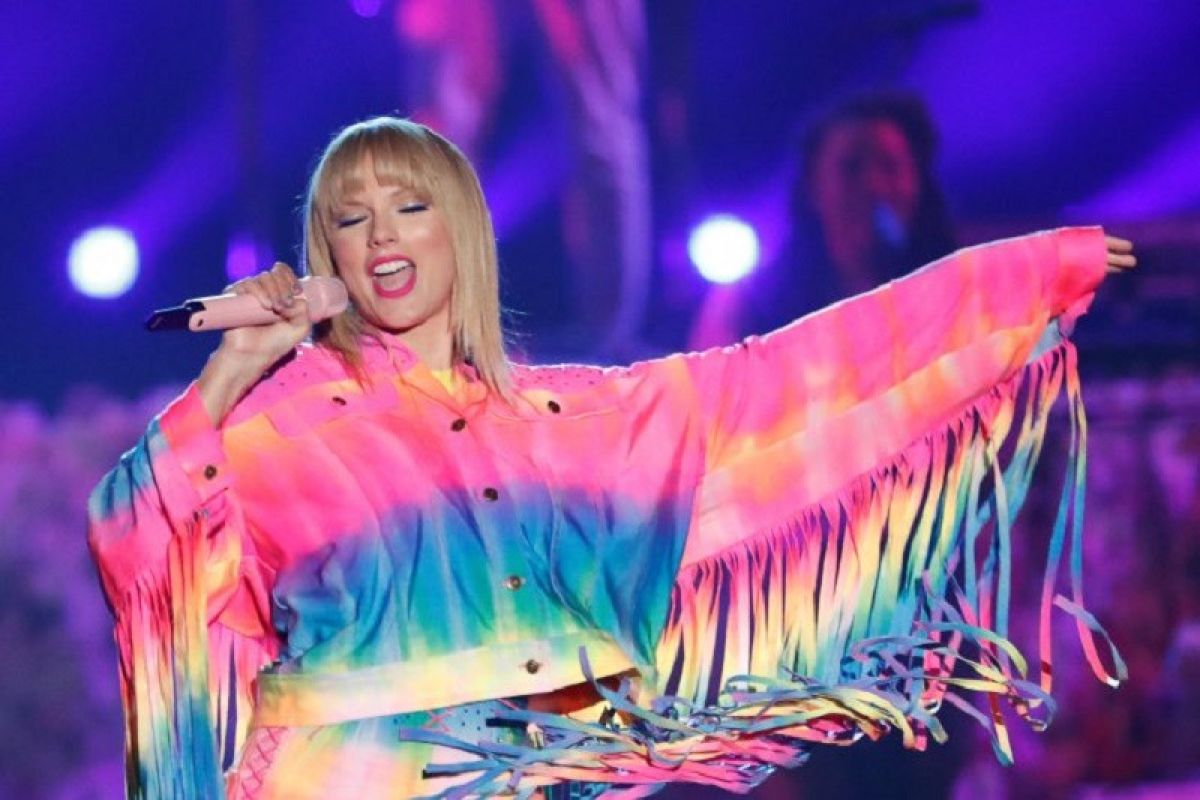 Taylor Swift dinobatkan sebagai artis dengan penghasilan tertinggi