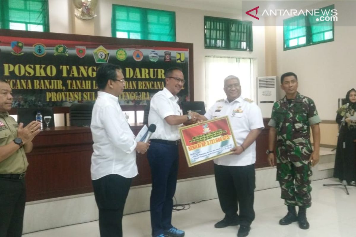 Mensos serahkan bantuan korban banjir Konawe Utara dan konflik Buton