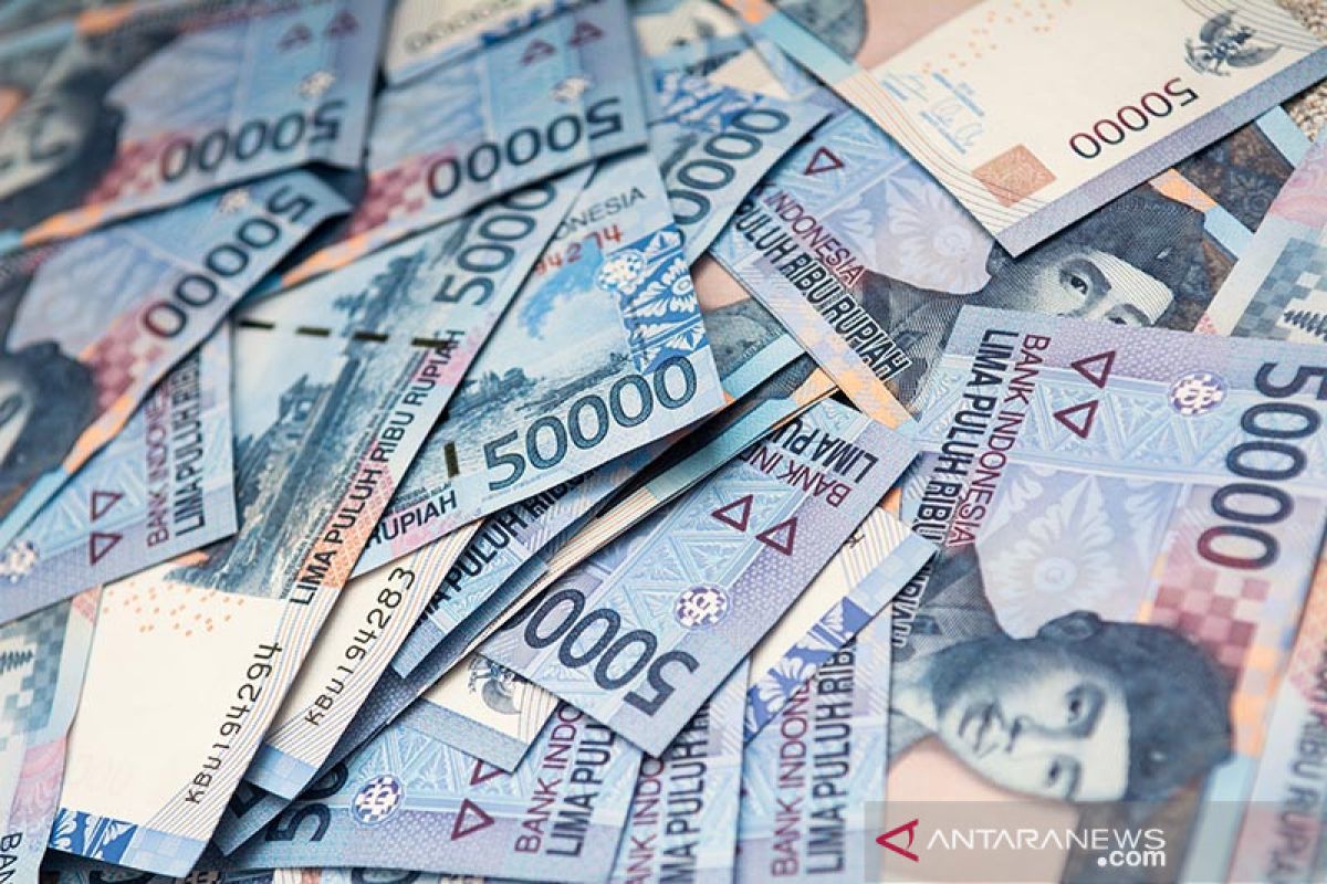 Rupiah menguat di tengah penantian kebijakan moneter bank sentral AS