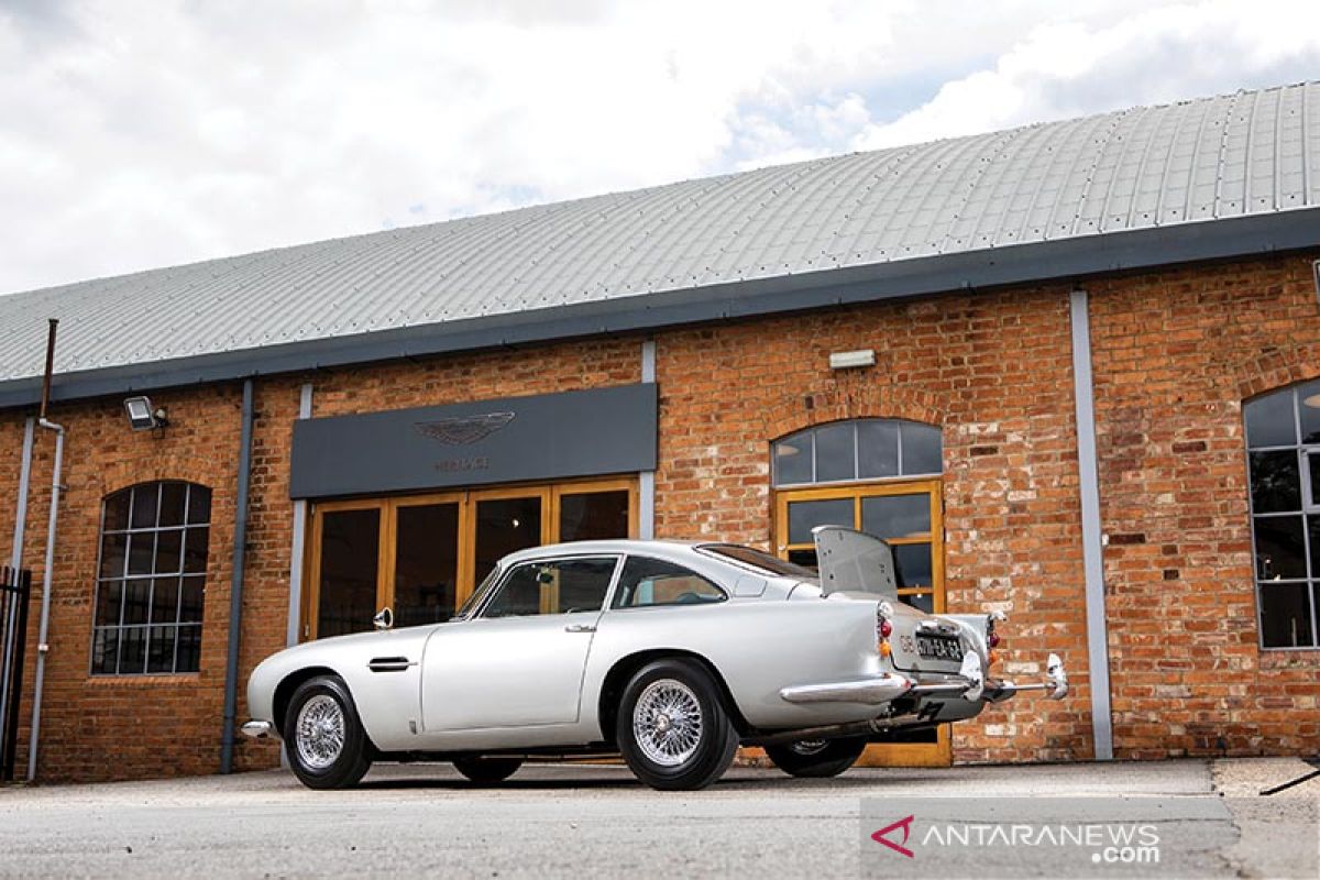 Mobil Aston Martin DB5  khusus untuk James Bond akan dilelang