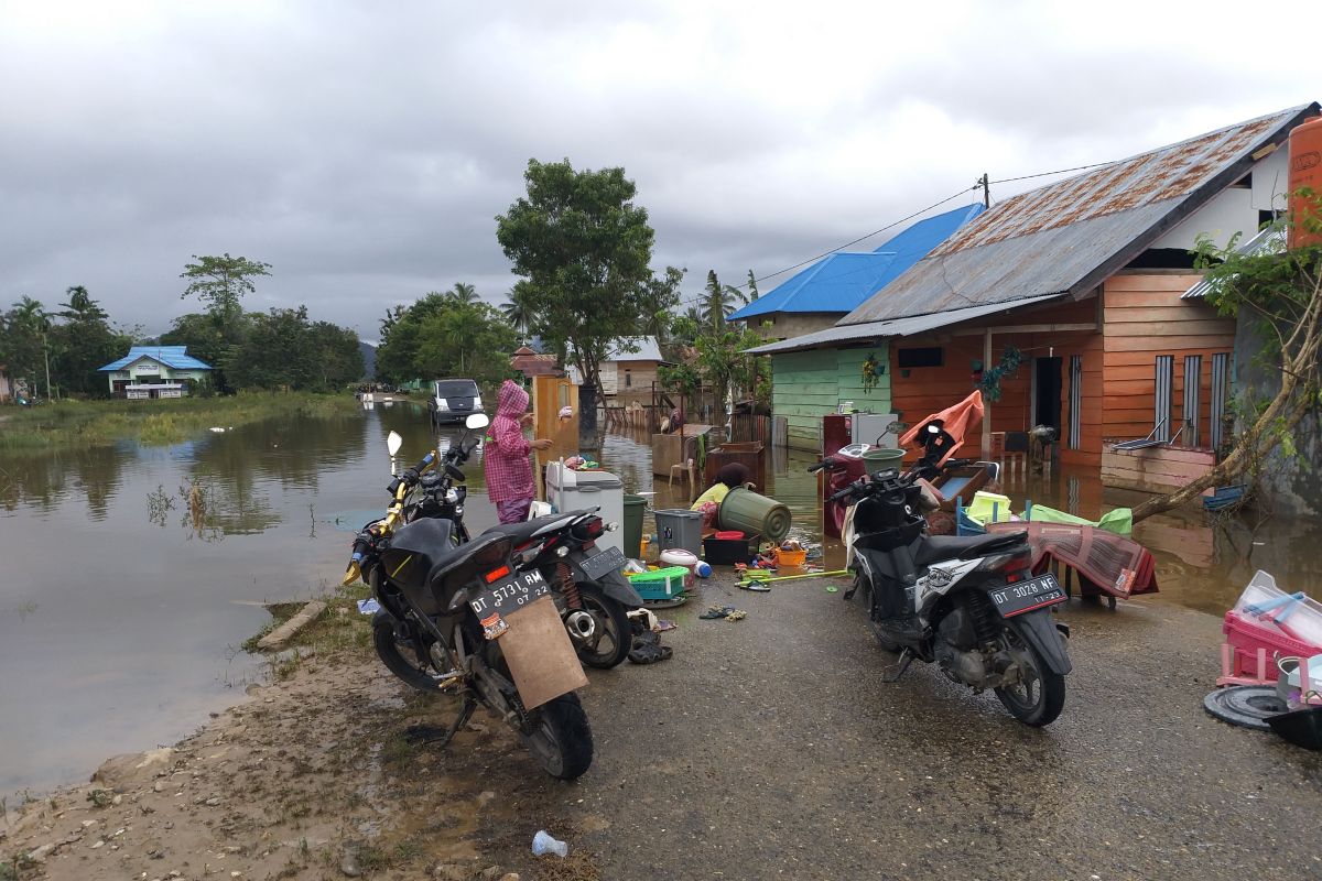 5.888 jiwa warga Konawe Utara masih bertahan di tempat pengungsian