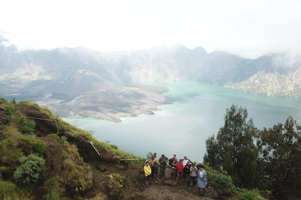 Jalur pendakian gunung Rinjani dibuka tapi terbatas