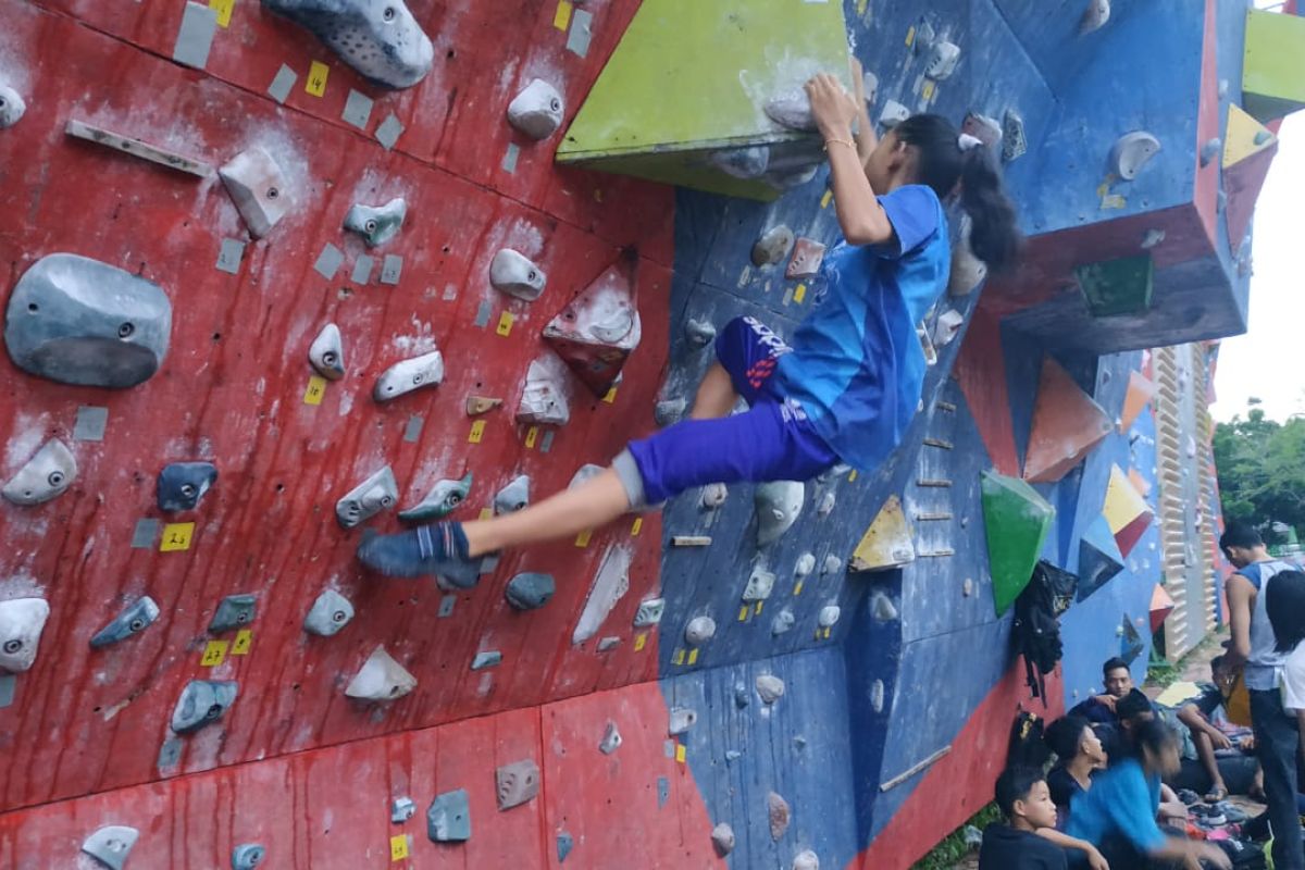 Tabalong prepares climbing athletes for national selection