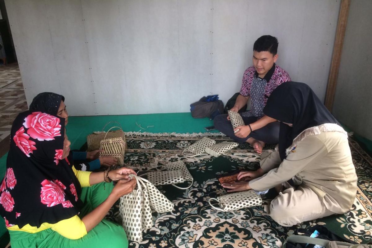 IRT di Jambi manfaatkan kekayaan dari alam jadi kerajinan