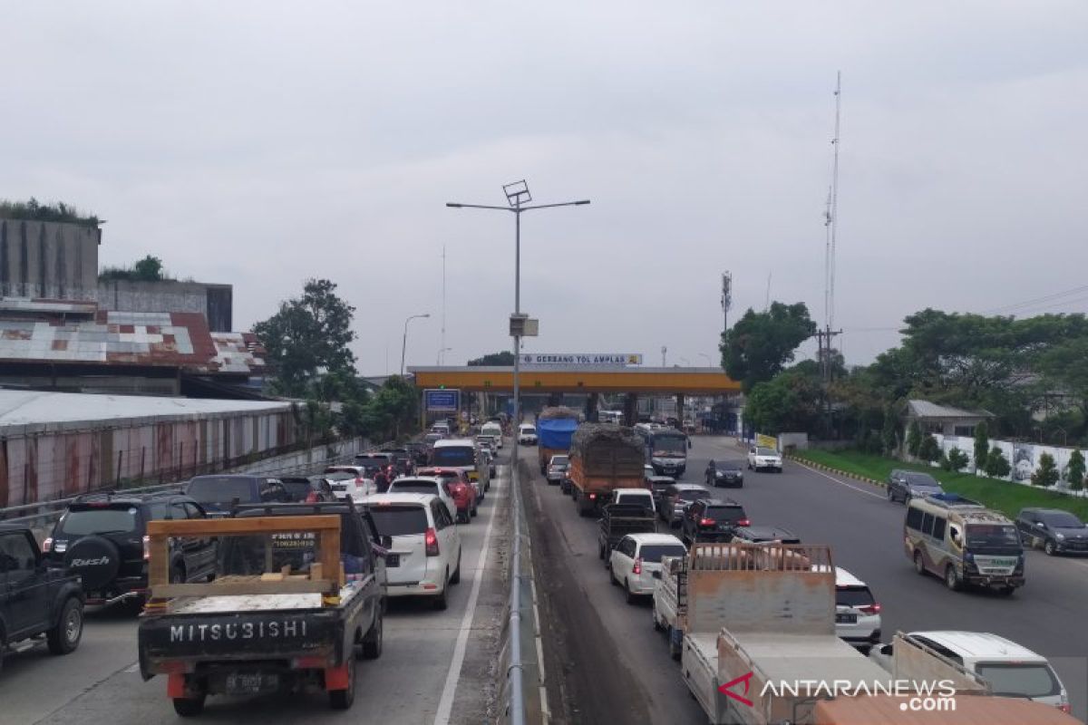 Lebaran 2019 jumlah pengguna Tol Amplas mencapai 720.837 kendaraan