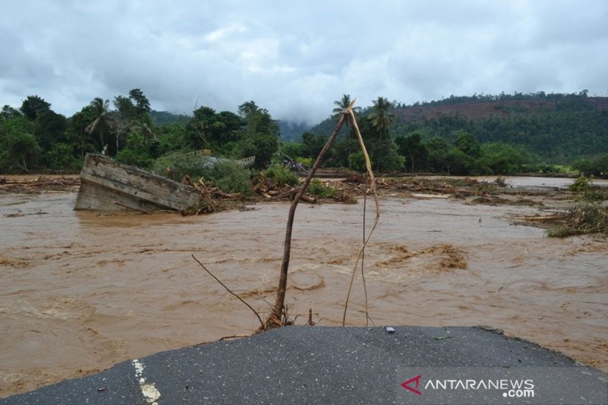 Tim SAR evakuasi jenazah korban banjir Morowali Sulteng