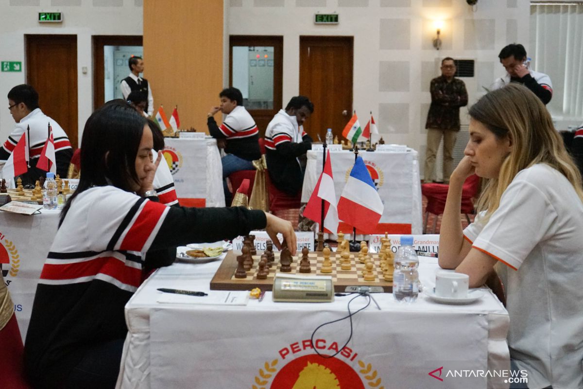 Medina of Indonesia beats Sokolov, Dutch chess grandmaster