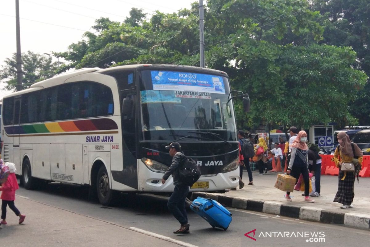 Terminal Kampung Rambutan kedatangan arus balik hingga Minggu