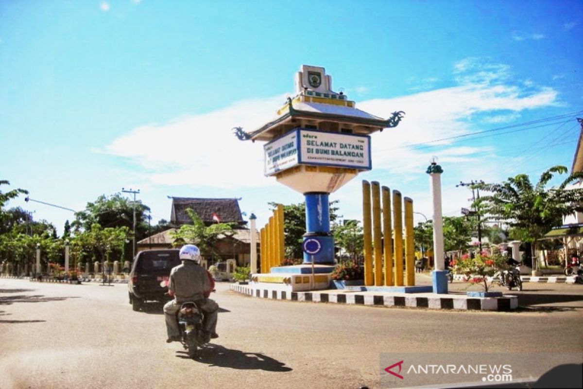 Mengenang Tugu Simpang Empat  Paringin Dan Tim CD