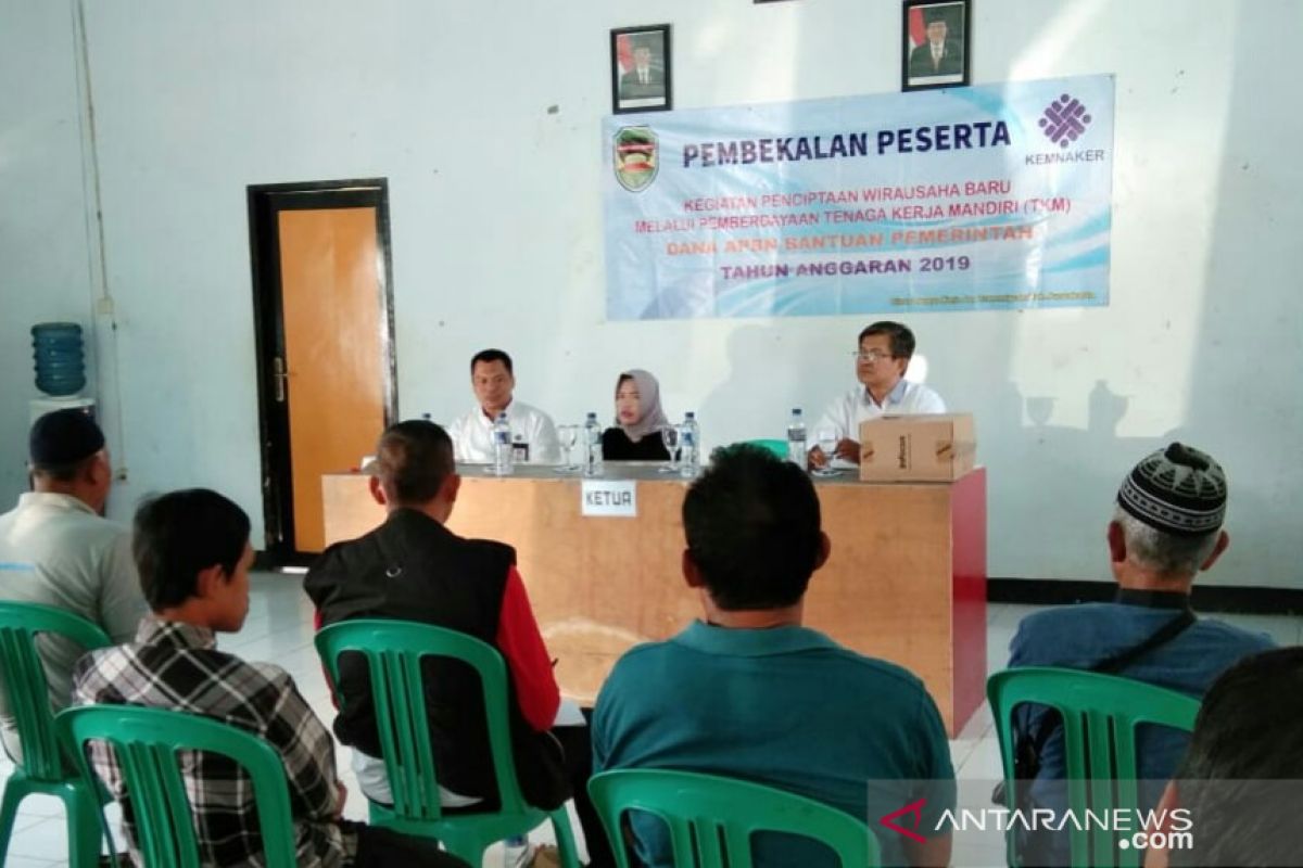 Warga usia produktif di Purwakarta akan dilatih menjadi tenaga kerja mandiri