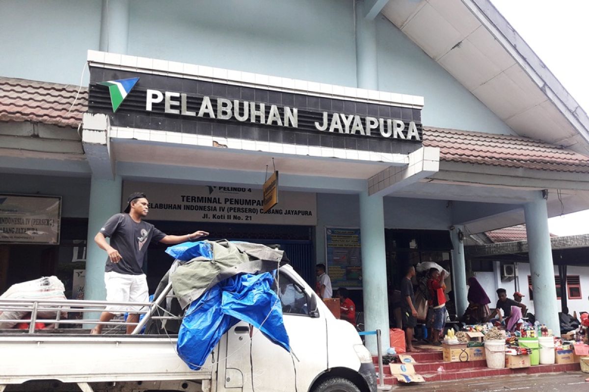 Volume muat barang di Pelabuhan Jayapura tercatat 8.744 ton